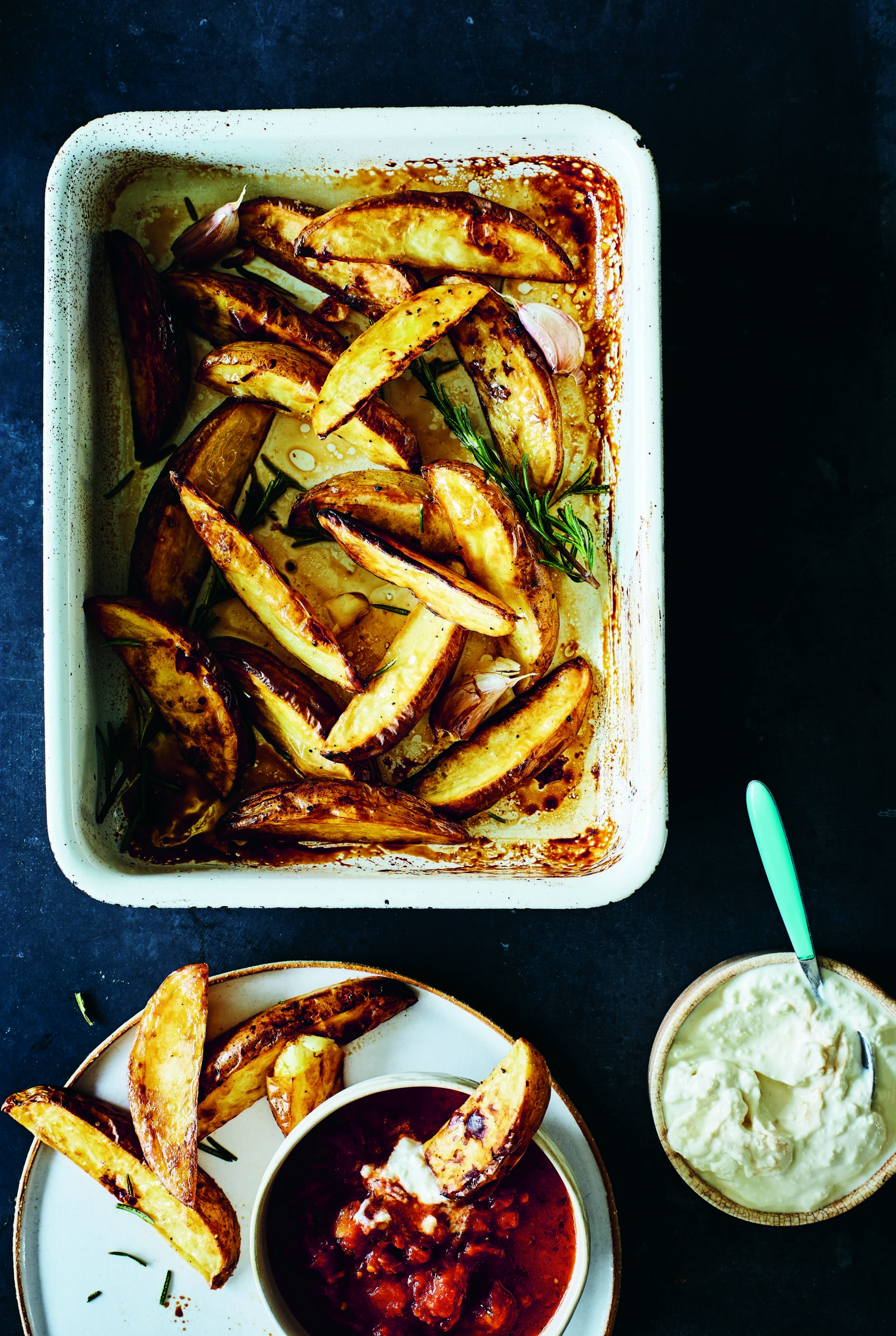 Sticky potatoes with spicy tomato sauce